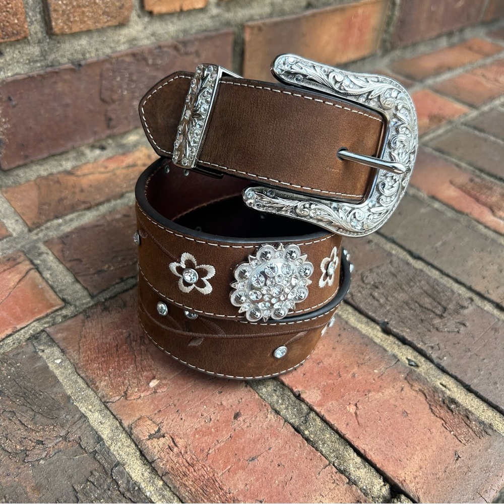ARAIT Women’s size M Brown Leather Belt with Floral Embroidery and Silver Buckle